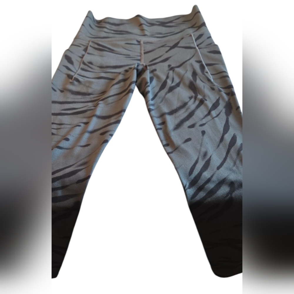 Athleta Salutation Stash Pocket II 7/8 Cropped Leggings/Capri Size Small